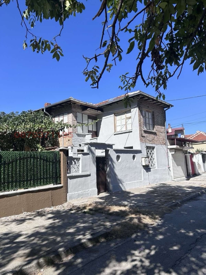 Продава КЪЩА, гр. Пазарджик, Идеален център, снимка 2 - Къщи - 52771718