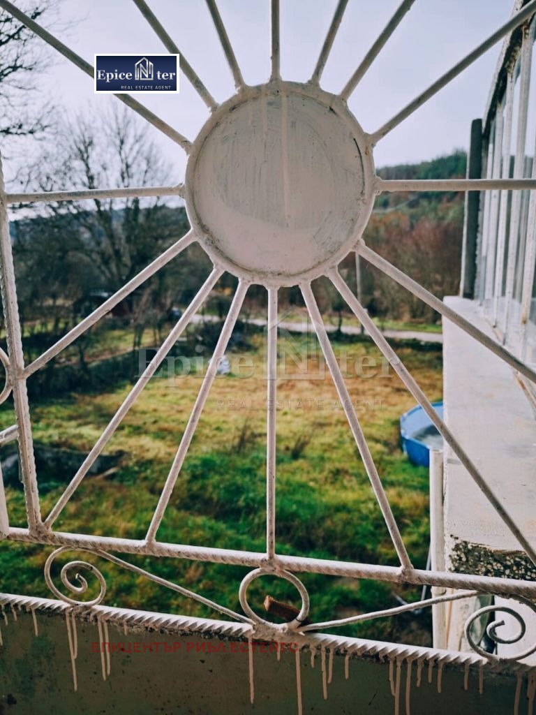 Продава КЪЩА, гр. Брезник, област Перник, снимка 2 - Къщи - 52759994