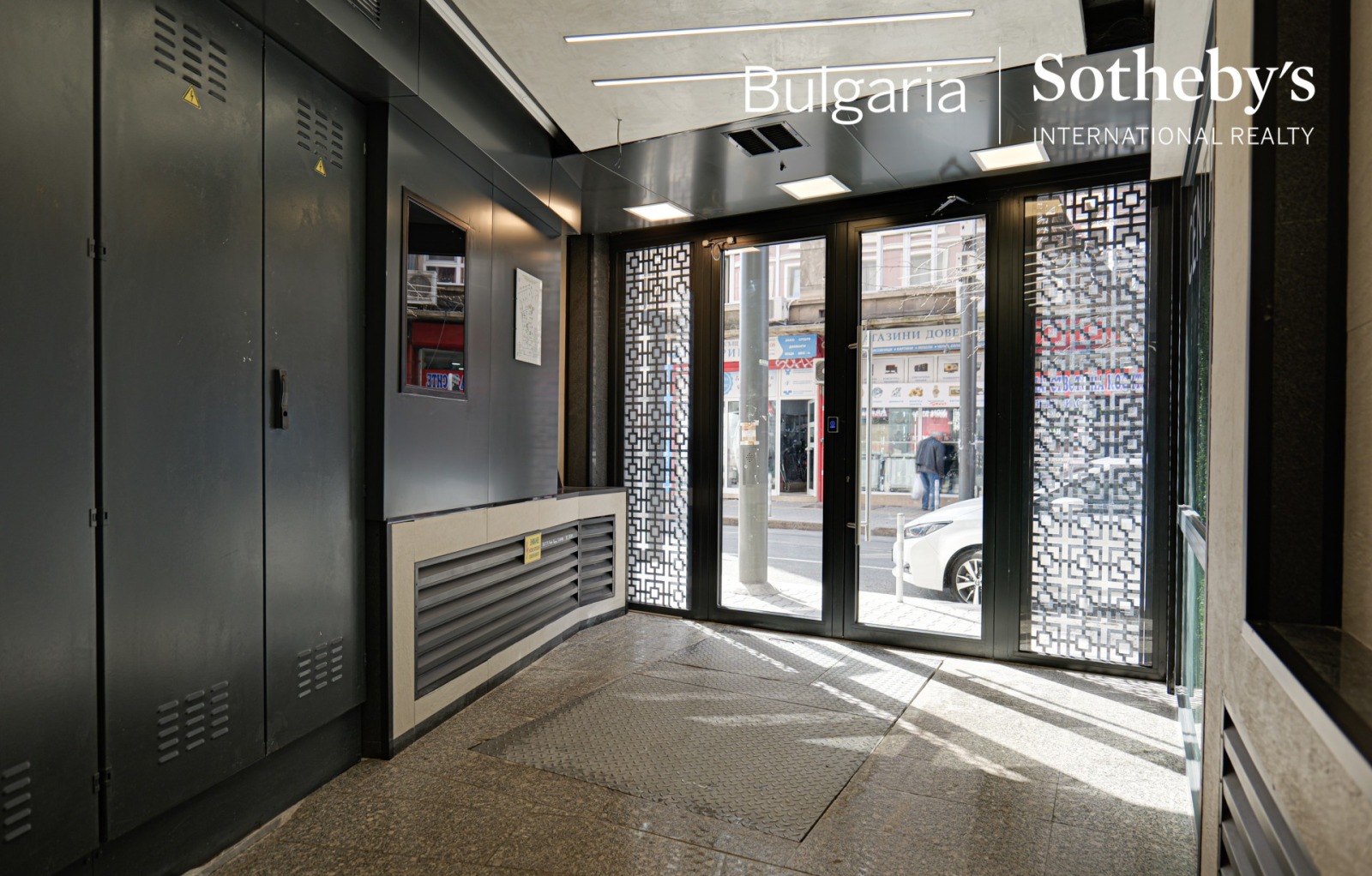 Продава МНОГОСТАЕН, гр. София, Център, снимка 2 - Апартаменти - 45281651