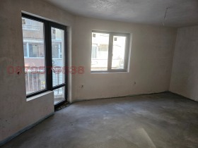 2-стаен град Варна, Колхозен пазар 4