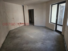 2-стаен град Варна, Колхозен пазар 12