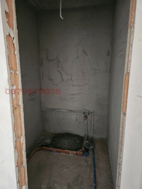 2-стаен град Варна, Колхозен пазар 8