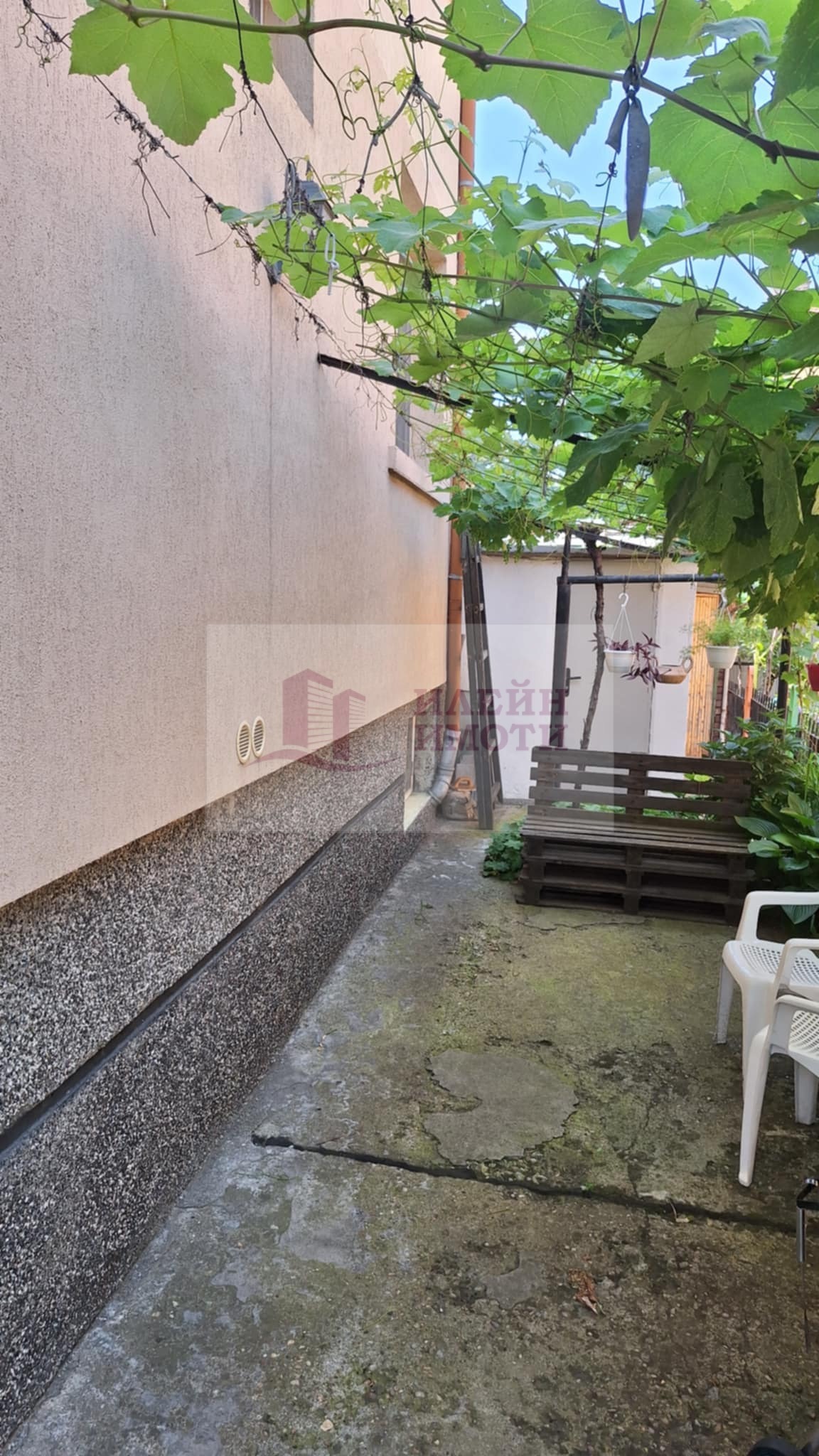 Продава ЕТАЖ ОТ КЪЩА, гр. Русе, Родина 2, снимка 15 - Етаж от къща - 53794758