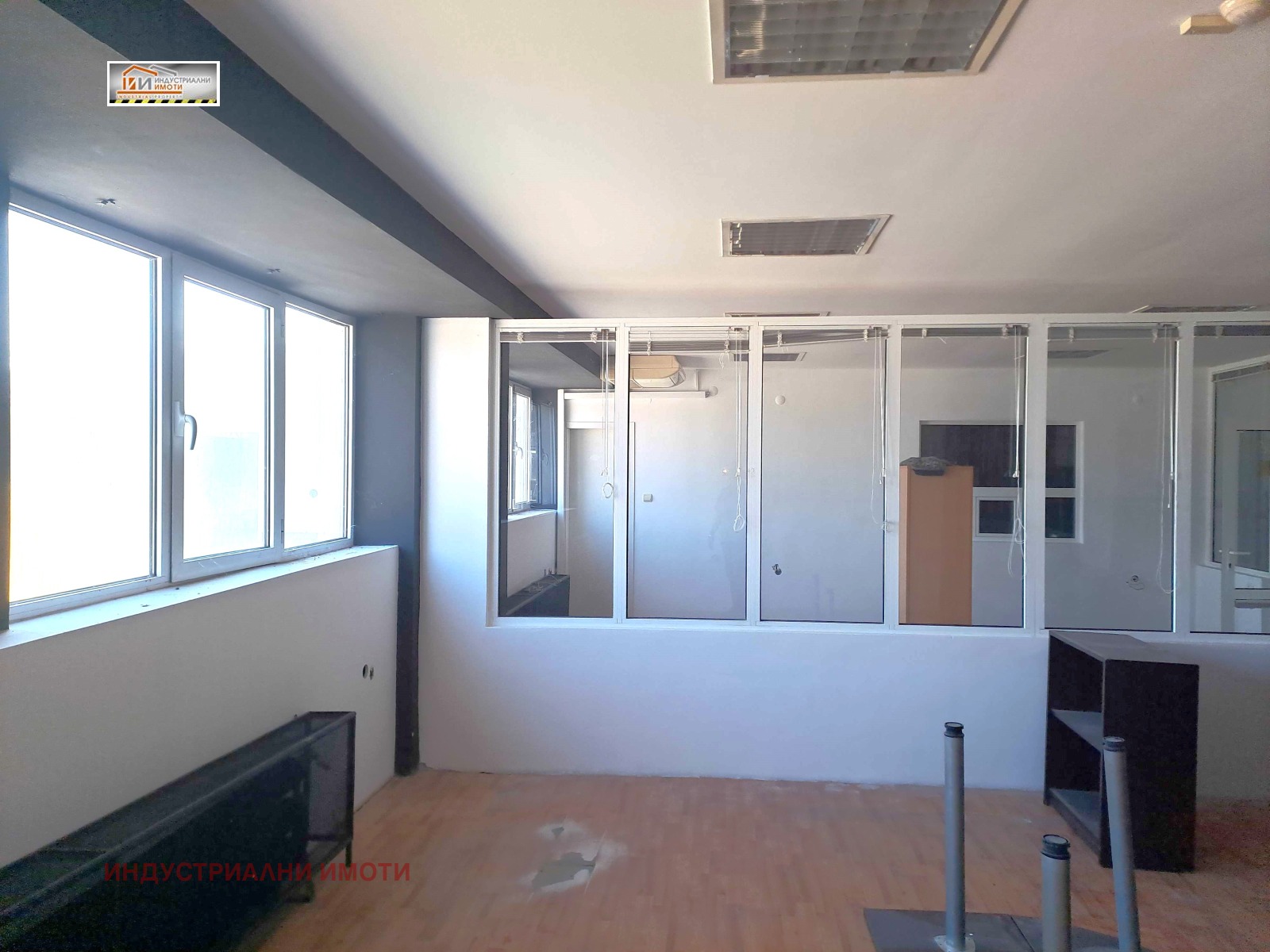 Продава ОФИС, гр. Пловдив, Индустриална зона - Тракия, снимка 2 - Офиси - 47505868