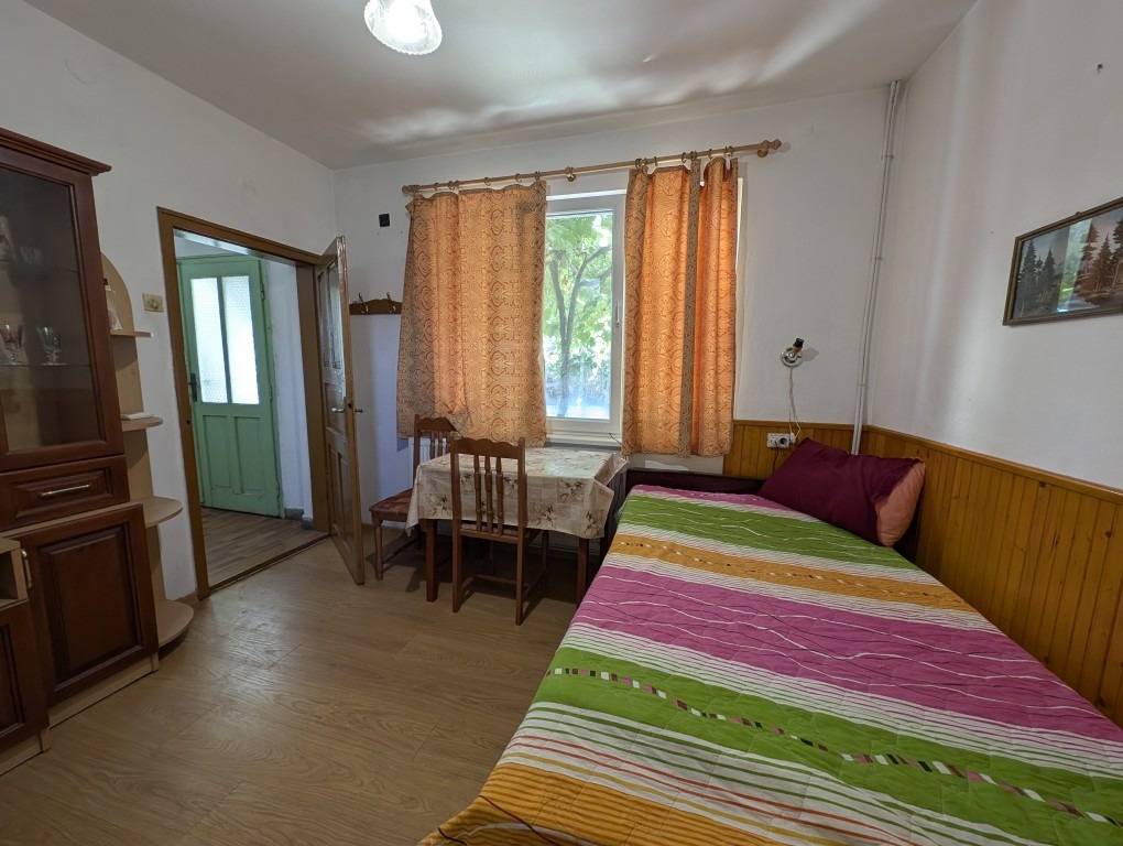 Продава КЪЩА, гр. Дебелец, област Велико Търново, снимка 2 - Къщи - 51778144
