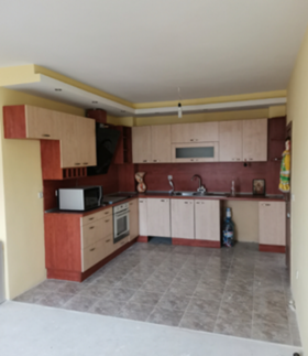 1 quarto Vazrajdane 1, Varna 2