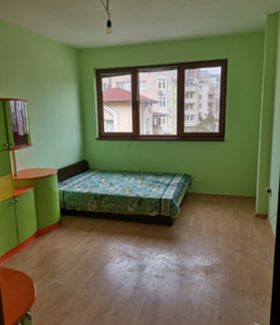 1 quarto Vazrajdane 1, Varna 3