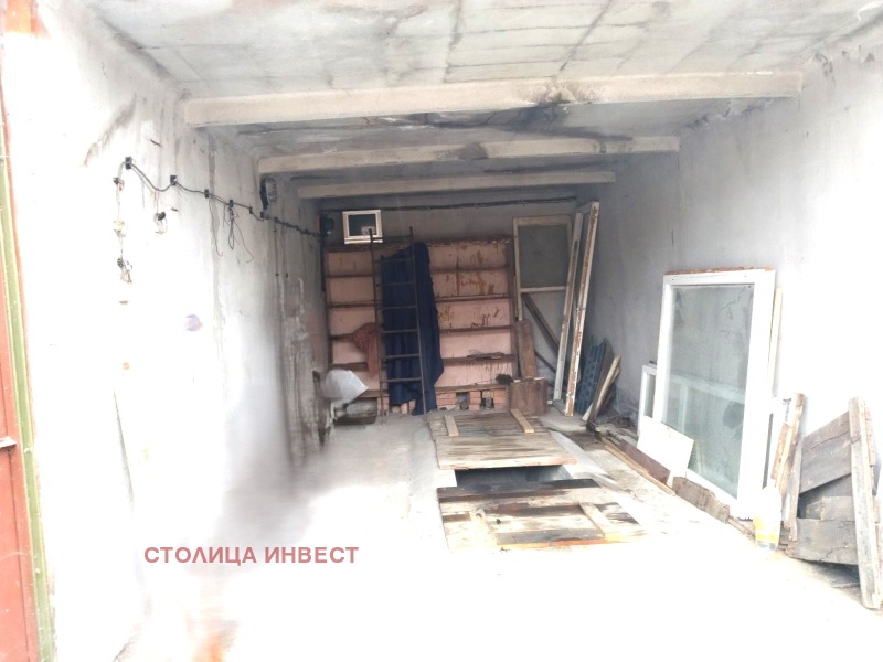 Продава ГАРАЖ, ПАРКОМЯСТО, гр. Русе, Чародейка - Юг, снимка 3 - Гаражи и паркоместа - 52803192