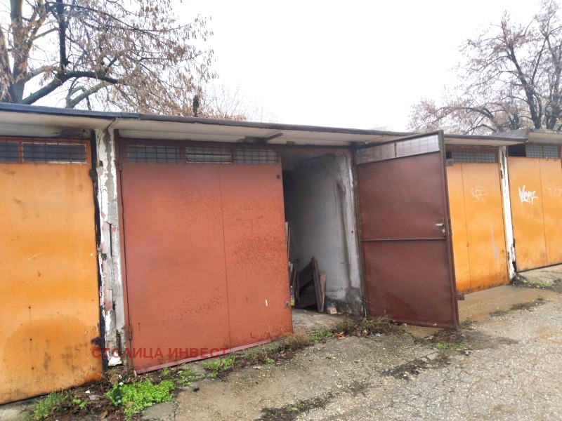Продава ГАРАЖ, ПАРКОМЯСТО, гр. Русе, Чародейка - Юг, снимка 2 - Гаражи и паркоместа - 52803192