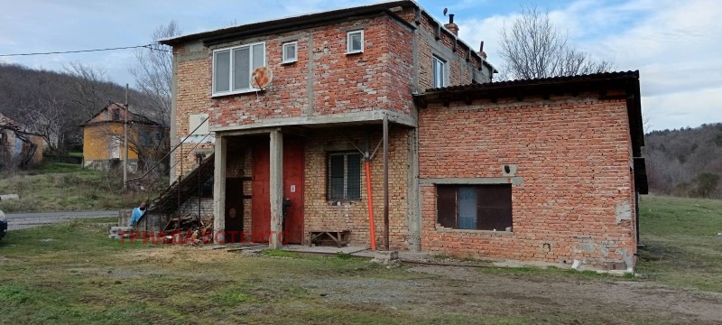 Продава КЪЩА в област Бургас, с. Равадиново - 642 кв.м / 320 000 € » 625 865.60 лв., ТРИАДА ЕСТЕЙТС