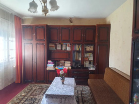 Продажба на тристайни апартаменти в град Велико Търново — страница 8 - изображение 1 