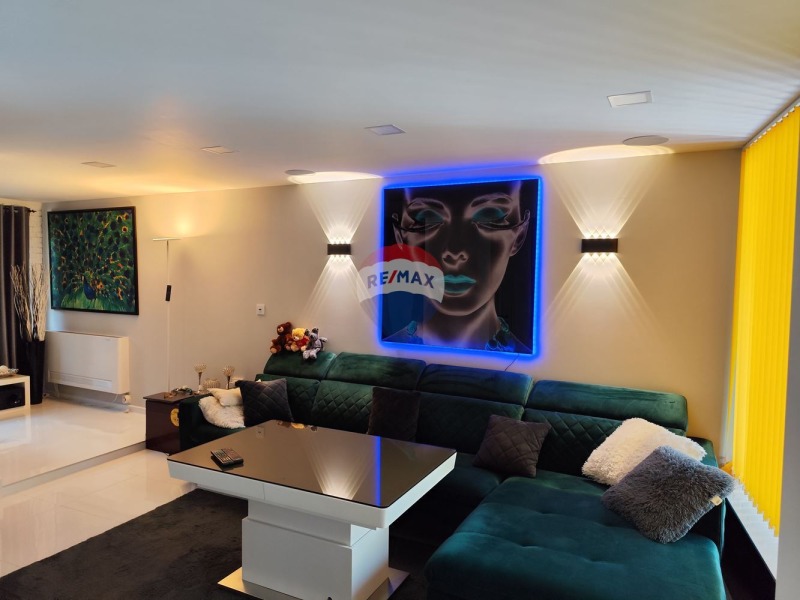Продава КЪЩА в град Варна, м-т Ален мак - 240 кв.м / 621 000 € » 1 214 570.43 лв., РЕМАКС ХОУМ