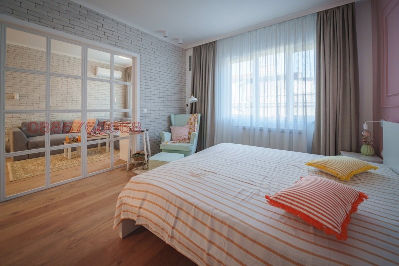 Продава МНОГОСТАЕН, гр. София, Център, снимка 2 - Апартаменти - 53069166