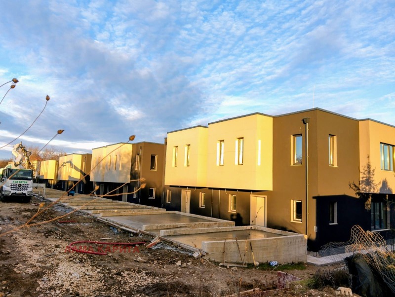 Продава КЪЩА, град Варна, Аспарухово • 299000 € / 584793.17 лв. • 64120813 1