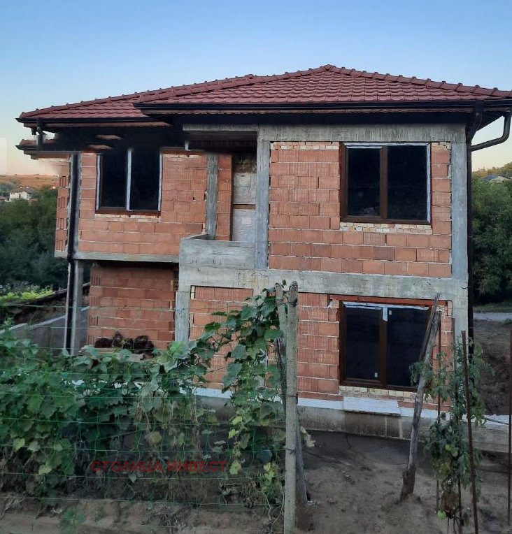 Продава КЪЩА, с. Басарбово, област Русе