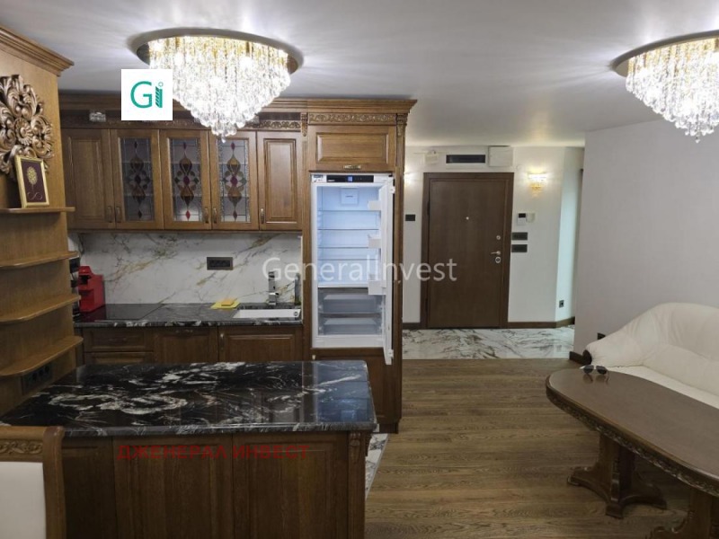 Продава 2-СТАЕН, гр. Благоевград, Идеален център