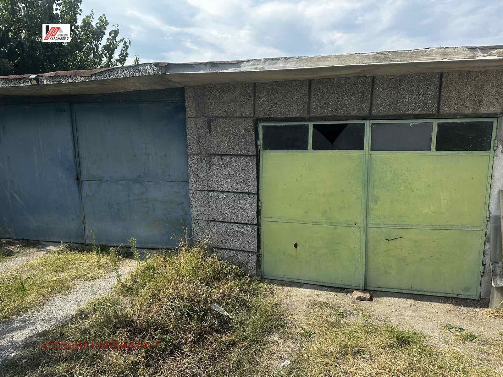 Продава КЪЩА, гр. Кърджали, Гледка, снимка 11 - Къщи - 55689358