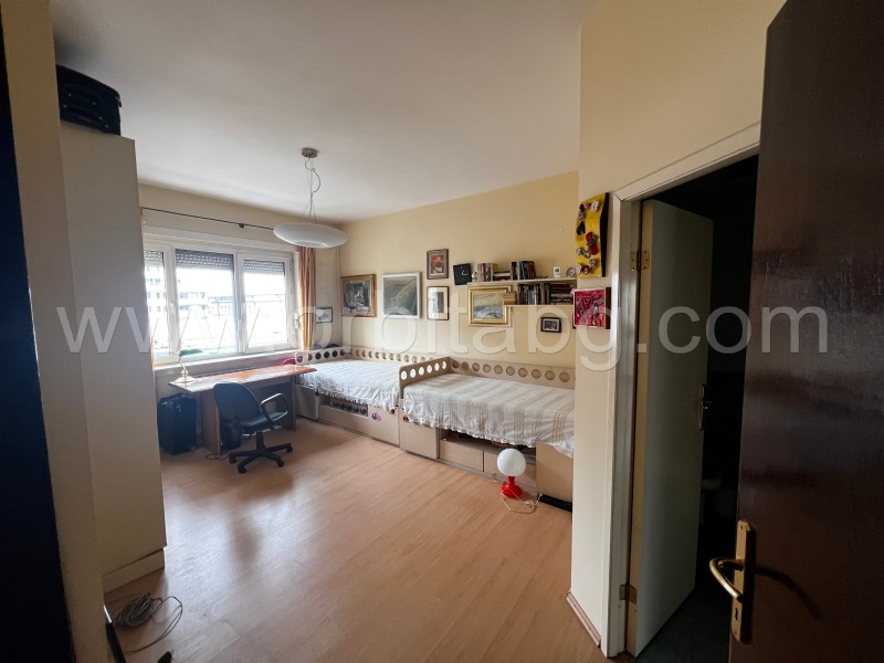 De vânzare  3 dormitoare Sofia , Țentâr , 140 mp | 81031457 - imagine [6]