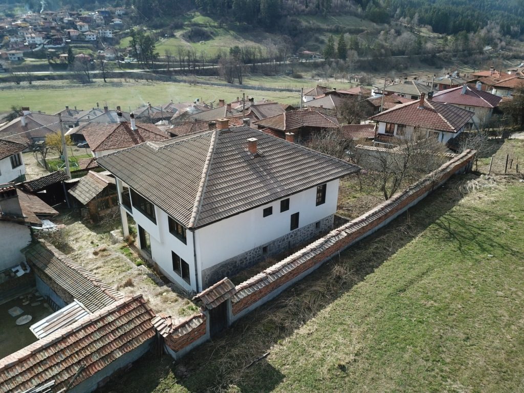 Продава КЪЩА, гр. Копривщица, област София област, снимка 2 - Къщи - 48469002