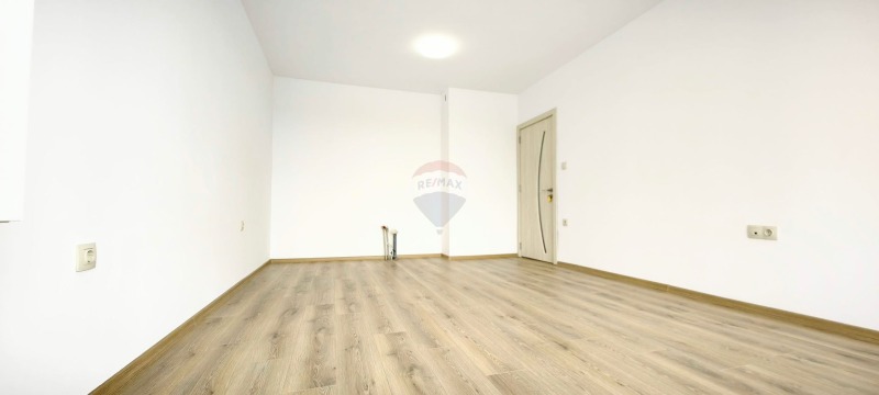 Продава 2-СТАЕН в град Варна, Гранд Мол - 41 кв.м / 119 900 € » 234 504.02 лв., РЕМАКС ПАРТНЪРС