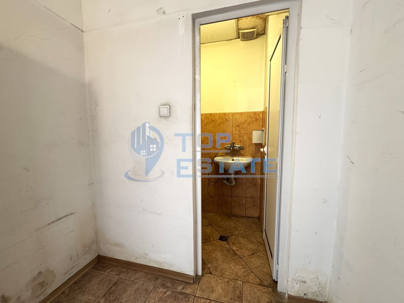 Продава МАГАЗИН, гр. Велико Търново, Център, снимка 3 - Магазини - 52691014