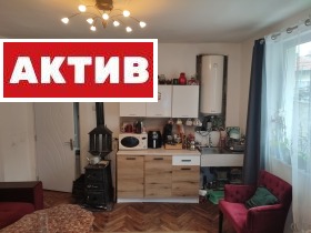 Продажба на етажи от къща в град Търговище - изображение 11 