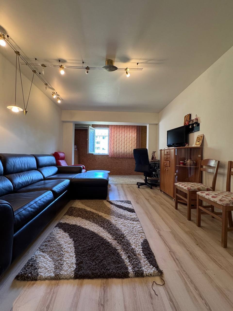 Продава 2-СТАЕН, гр. Варна, ХЕИ, снимка 2 - Апартаменти - 56081668