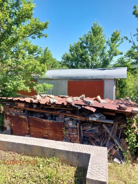 Γη Ρακηλοβτση, περιοχή Πέρνικ 10