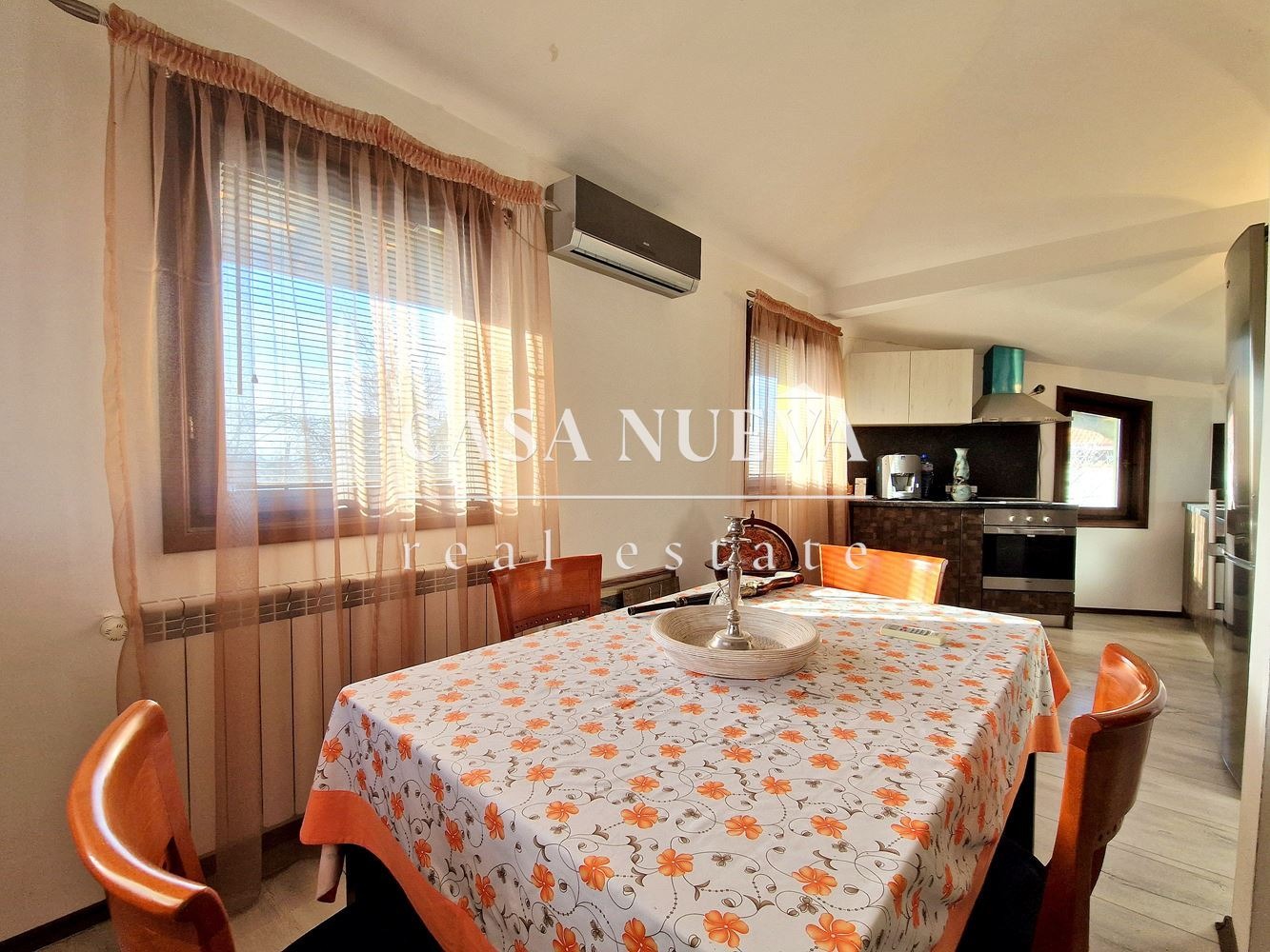 Продава КЪЩА, гр. София, с. Волуяк, снимка 2 - Къщи - 53930252