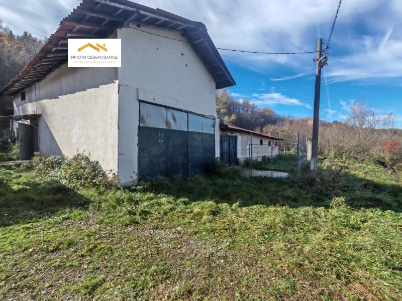 Продава ФЕРМА в област Монтана, с. Песочница - 350 кв.м / При запитване, ИМОТИ СЕВЕРОЗАПАД