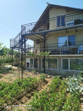 КЪЩА, 165 m2