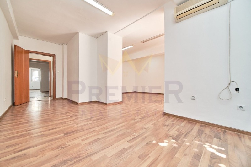 Na prodej  Kancelář Varna , Ljatno kino Trakija , 192 m2 | 76906706 - obraz [2]