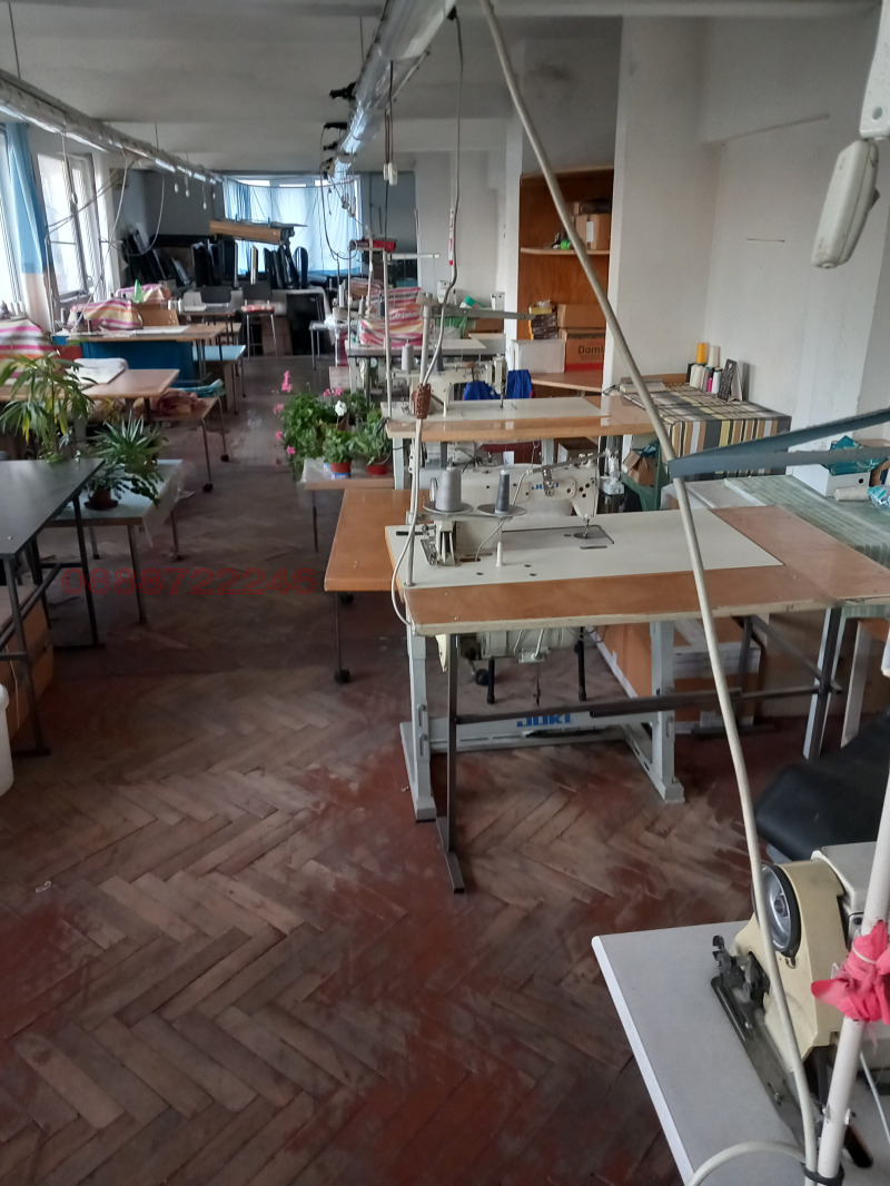 Продава ПРОМ. ПОМЕЩЕНИЕ, гр. Ловеч, Младост, снимка 2 - Производствени сгради - 52786307