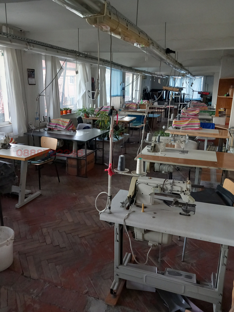 Продава ПРОМ. ПОМЕЩЕНИЕ, гр. Ловеч, Младост, снимка 10 - Производствени сгради - 52786307