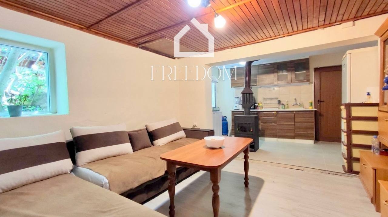 Продава ЕТАЖ ОТ КЪЩА, гр. Варна, Цветен квартал, снимка 3 - Етаж от къща - 54178446