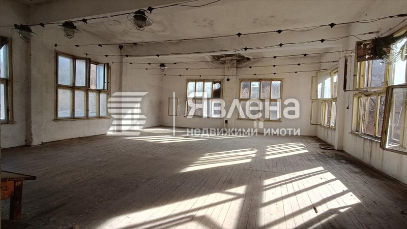 Продава ПРОМ. ПОМЕЩЕНИЕ, гр. Етрополе, област София област, снимка 2 - Производствени сгради - 55125411