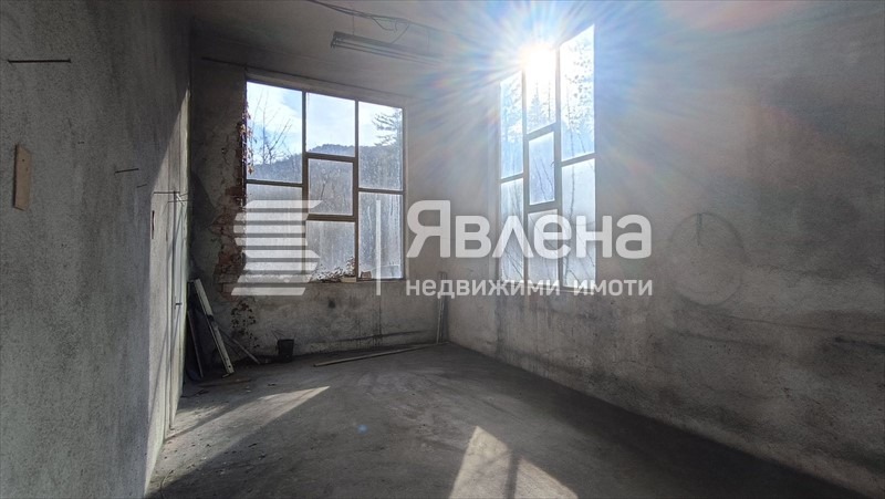 Продава ПРОМ. ПОМЕЩЕНИЕ, гр. Етрополе, област София област, снимка 7 - Производствени сгради - 55125411