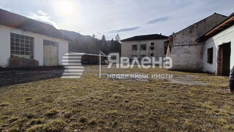 Продава ПРОМ. ПОМЕЩЕНИЕ, гр. Етрополе, област София област, снимка 4 - Производствени сгради - 55125411