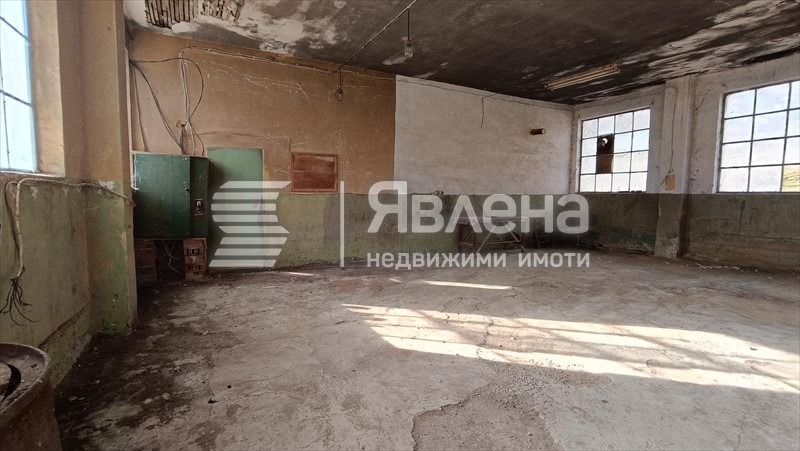 Продава ПРОМ. ПОМЕЩЕНИЕ, гр. Етрополе, област София област, снимка 10 - Производствени сгради - 55125411