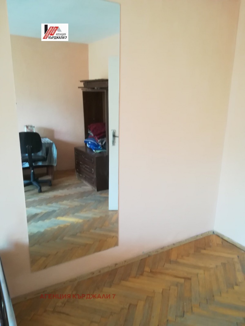 Продава 4-СТАЕН, гр. Кърджали, Веселчане, снимка 5 - Aпартаменти - 47100069