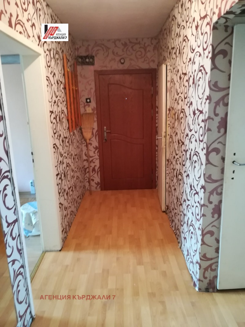 Продава  4-стаен град Кърджали , Веселчане , 90 кв.м | 26921361 - изображение [9]