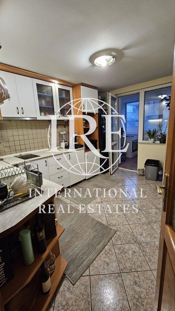 Продава 4-СТАЕН, гр. Варна, Погреби, снимка 11 - Апартаменти - 53561736