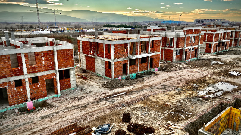 Продава КЪЩА, гр. Пловдив, Остромила, снимка 2 - Къщи - 52957258