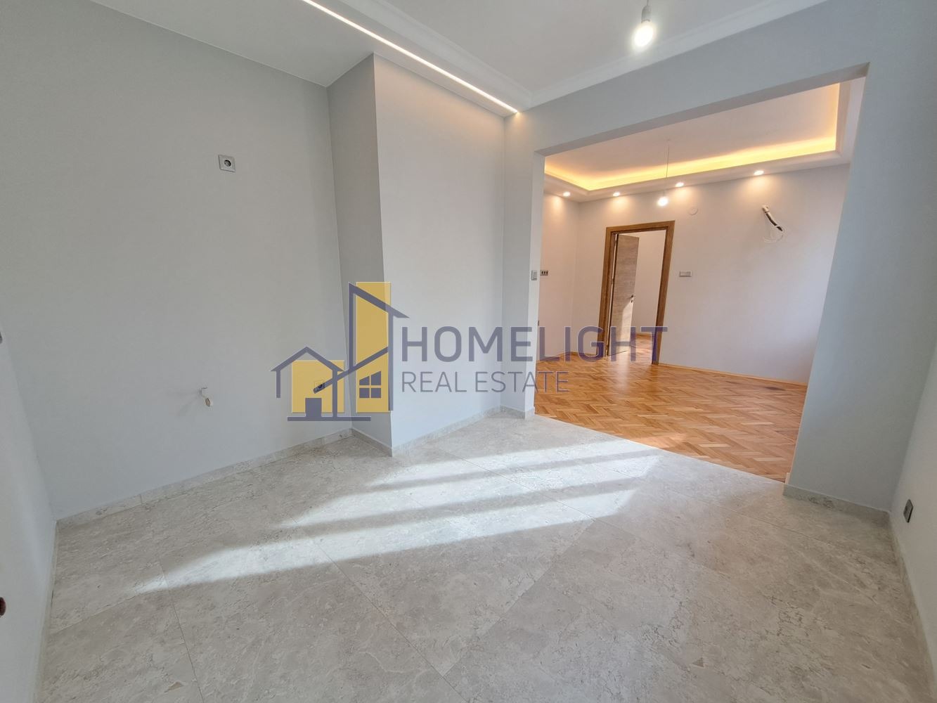 Продава 3-СТАЕН, гр. София, Център, снимка 2 - Апартаменти - 51689650