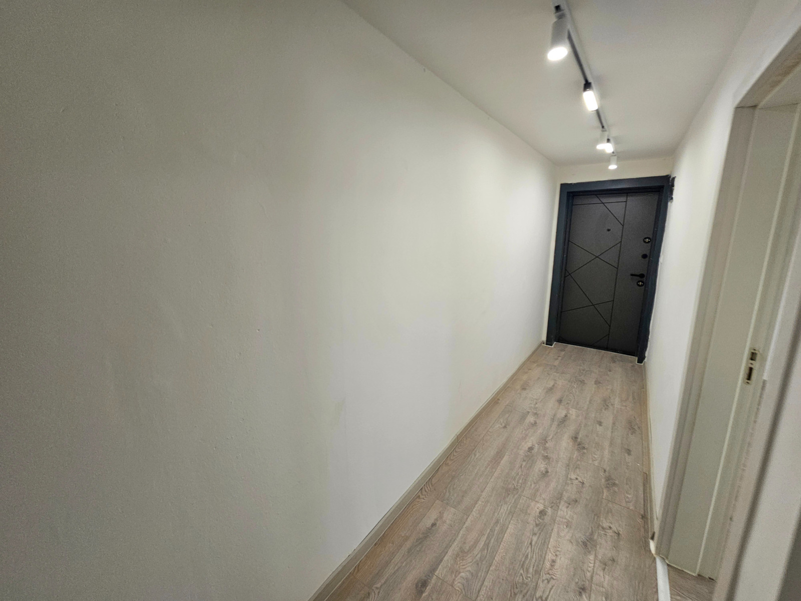 Продава 2-СТАЕН, гр. Варна, Колхозен пазар, снимка 9 - Апартаменти - 55391351