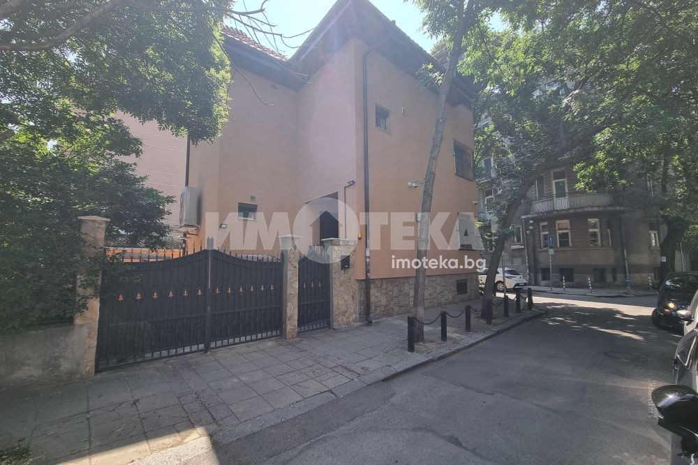 Продава КЪЩА, гр. София, Оборище, снимка 16 - Къщи - 50791216