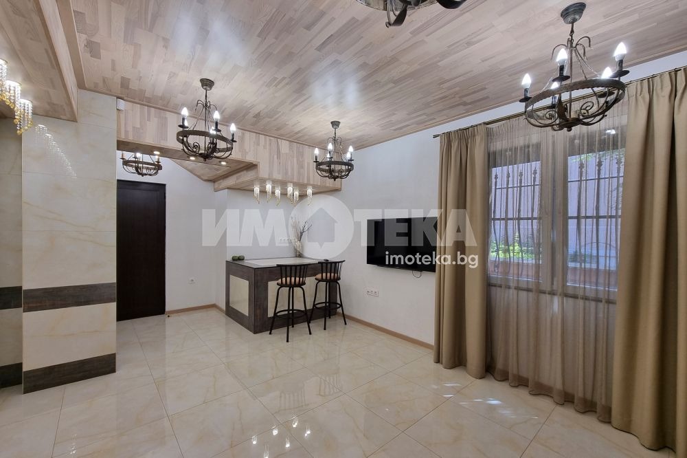 Продава КЪЩА, гр. София, Оборище, снимка 2 - Къщи - 50791216