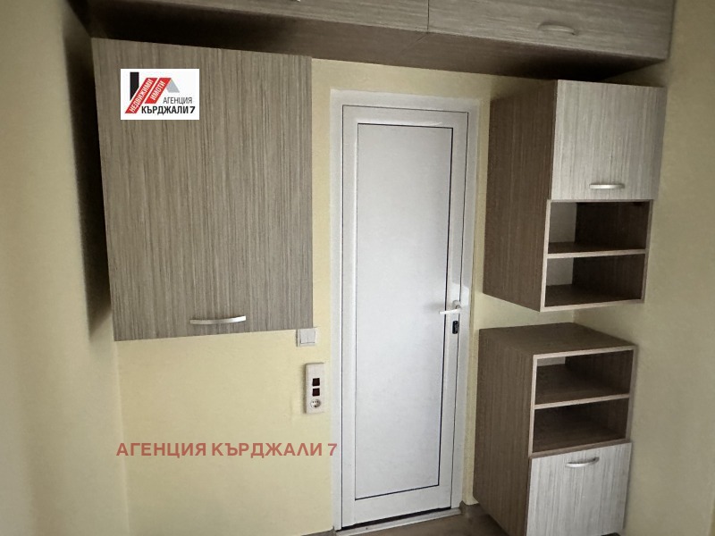 Продава 2-СТАЕН, гр. Кърджали, Възрожденци, снимка 5 - Апартаменти - 53018185
