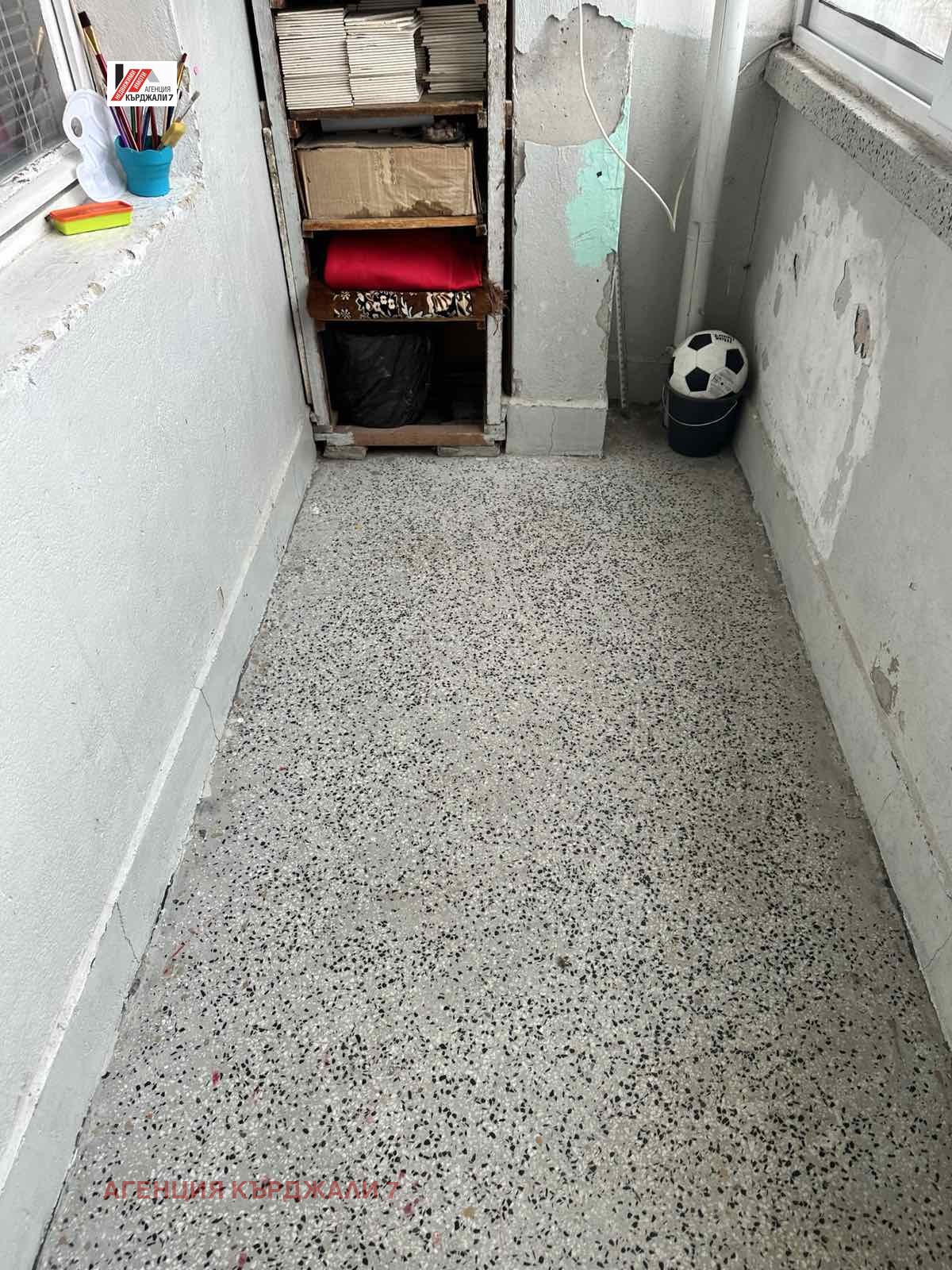 Продава МНОГОСТАЕН, гр. Кърджали, Център, снимка 12 - Апартаменти - 53968040