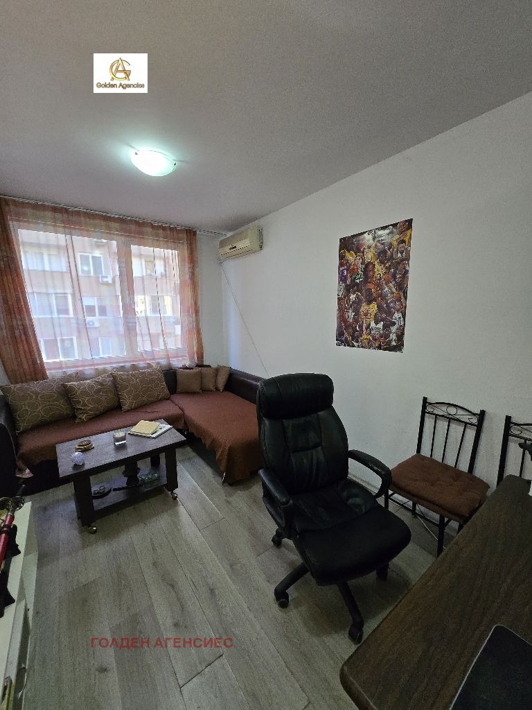 En venta  1 dormitorio Stara Zagora , Tsentar , 51 metros cuadrados | 99975329